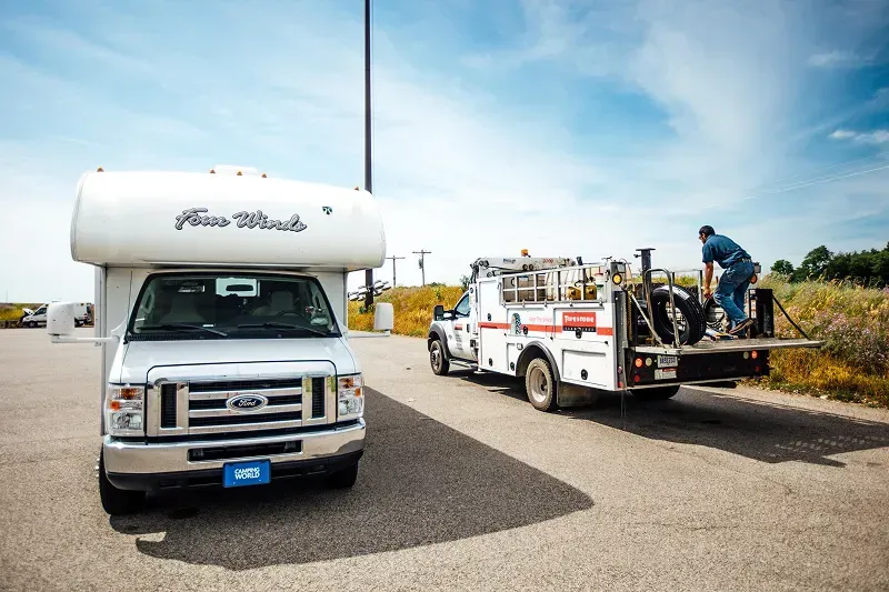 Assistance vehicle helping stuck Motorhome